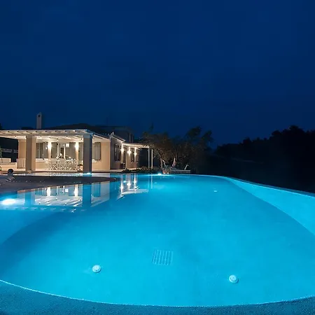 Villa Elegant Apolonas Porto Heli